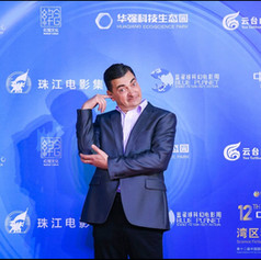 Classic 'Bean' gesture at awards ceremony