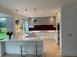 True handleless white acylic