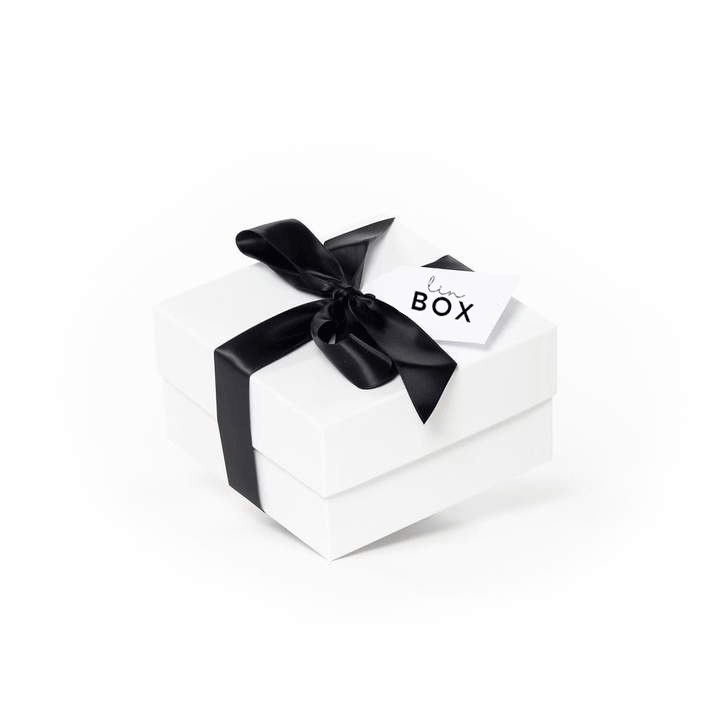 lin-box-white-black-luxury.gif