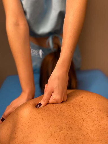 Jess Corporal - Massagem Terapeutica aplicação de pressão, dores nas costas e alivio de tensão muscular - Clínica Avançada