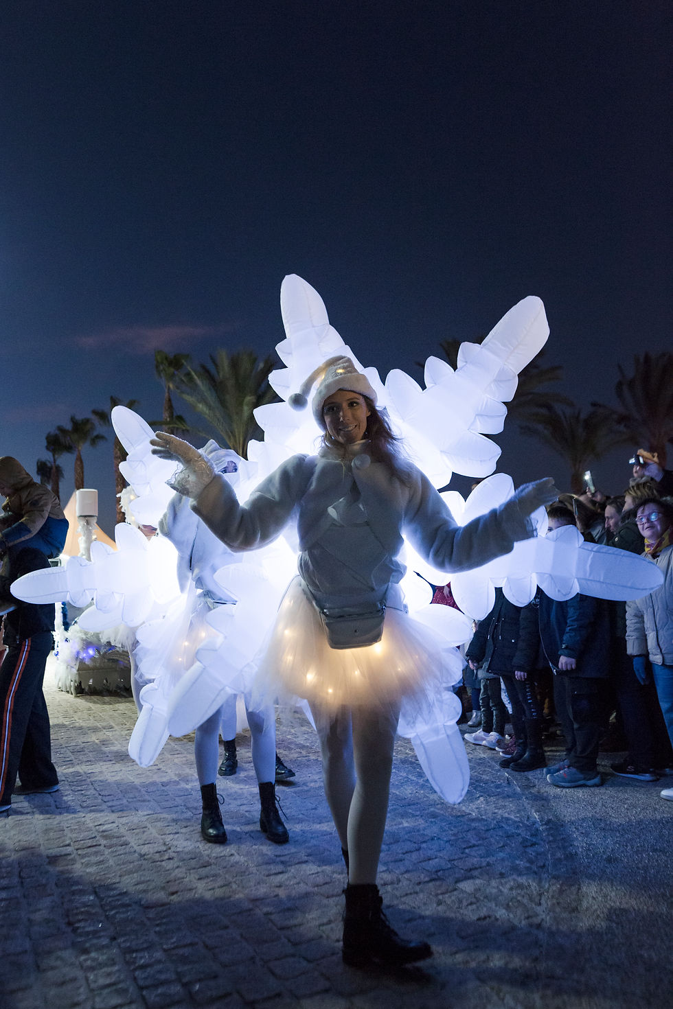 Chez DECOMOOVE nos parades lumineuses apportent une dimension vivante et spectaculaire à vos événements, captivant les publics et créant des moments forts en émotion.  Nos réalisations valorisent votre image en alliant qualité, durabilité et créativité.