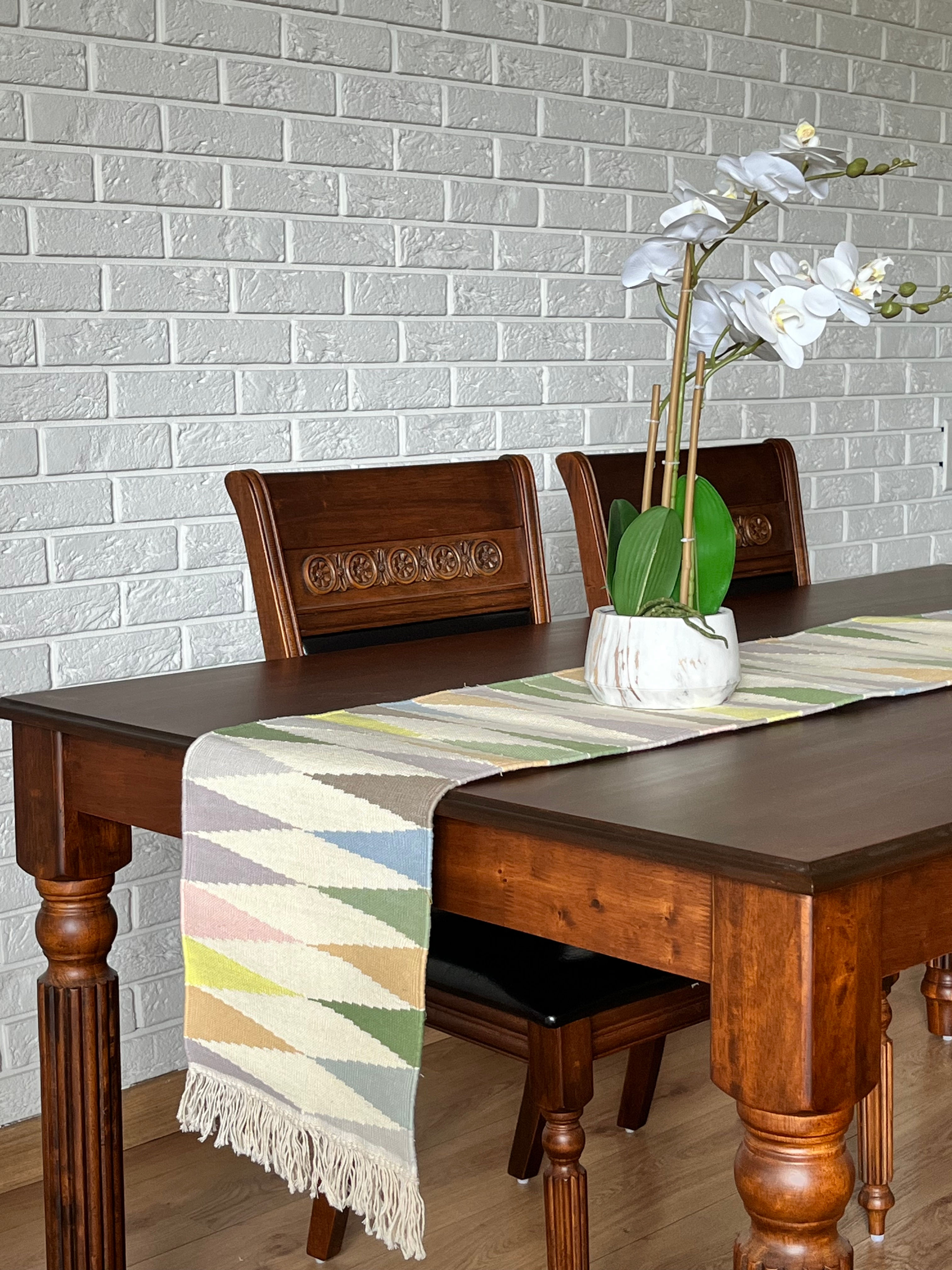 Tapti: Handwoven cotton table runner