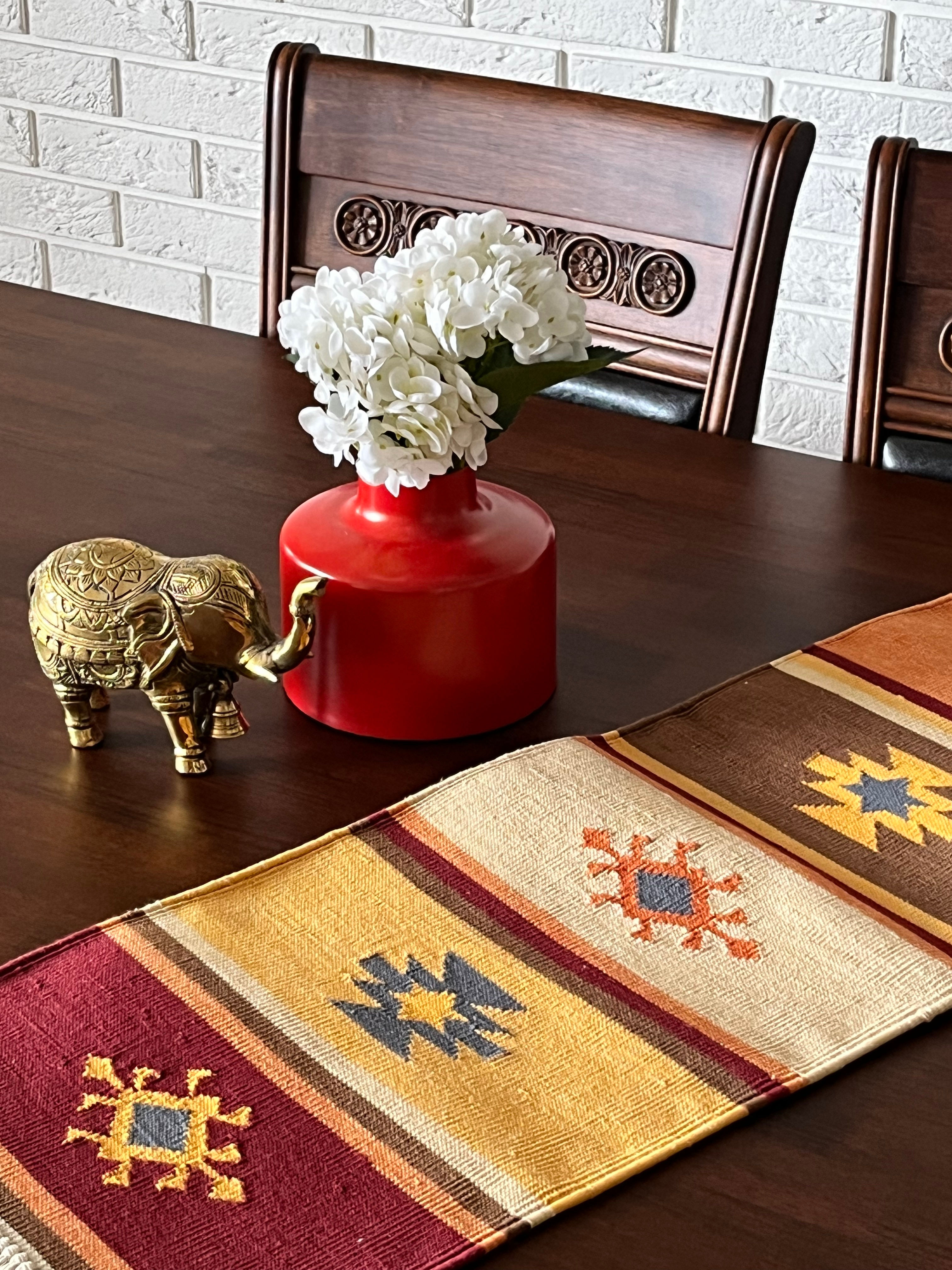 Betwa: Handwoven cotton table runner