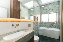 Riverview Main Bathroom