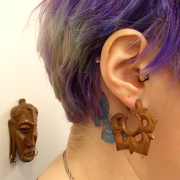 stretched tragus