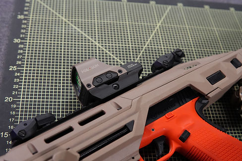 Holosun HS510C Red Dot auf dem KPOS AMP M4 als Beispiel für Visierung und Zubehörmontage