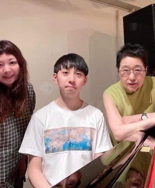 {2023年7月}ピアノと波紋音 即興パフォーマンスのイベントを企画しております