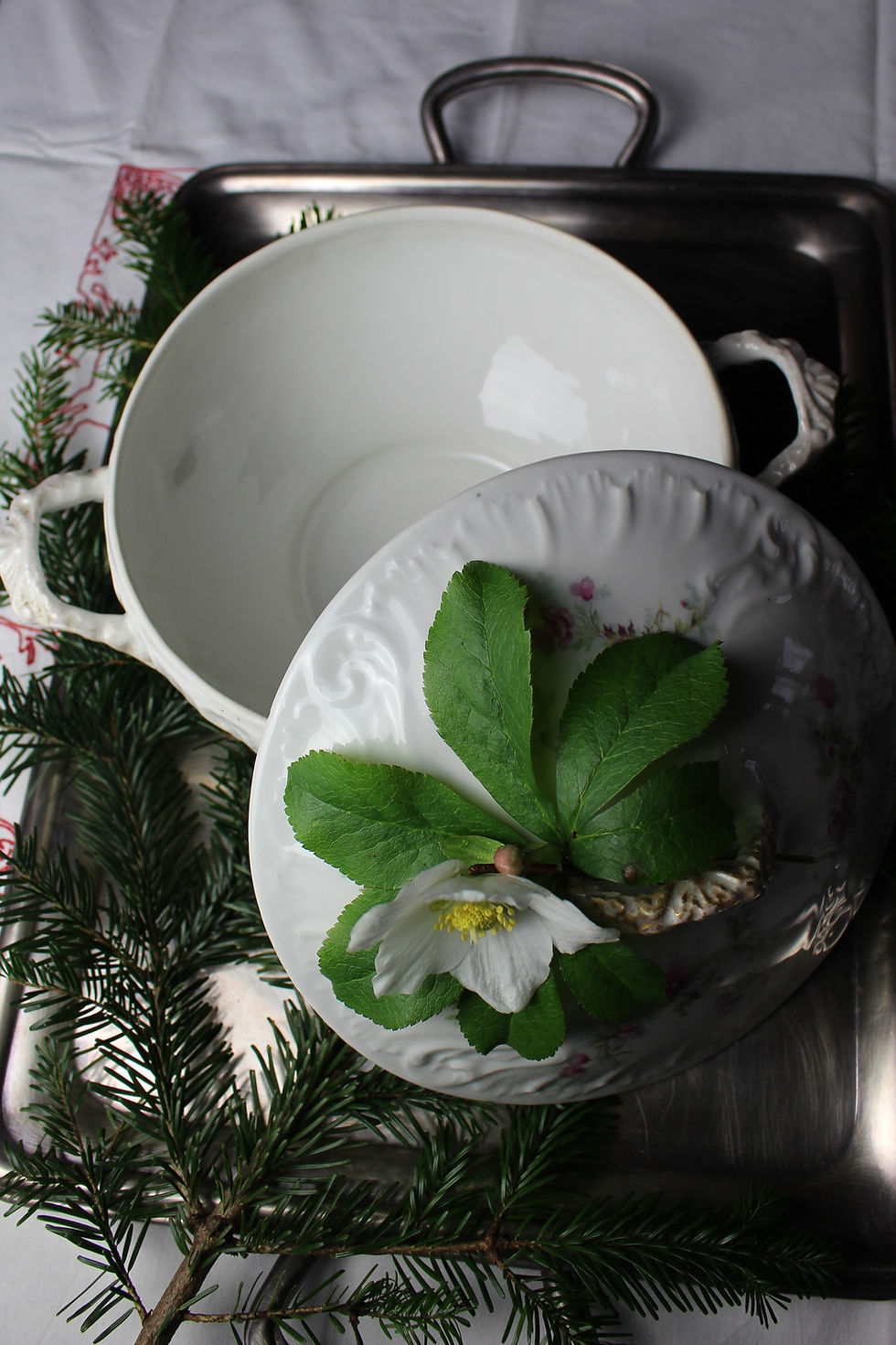 Miniature : Grande soupière en porcelaine