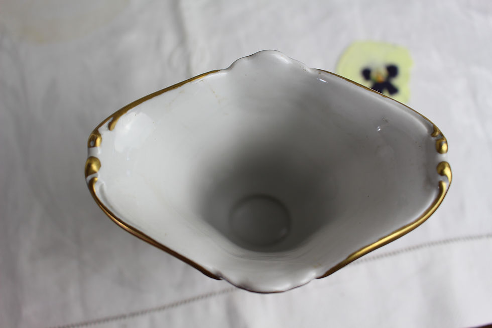 Miniature : Petit vase de mariée en porcelaine