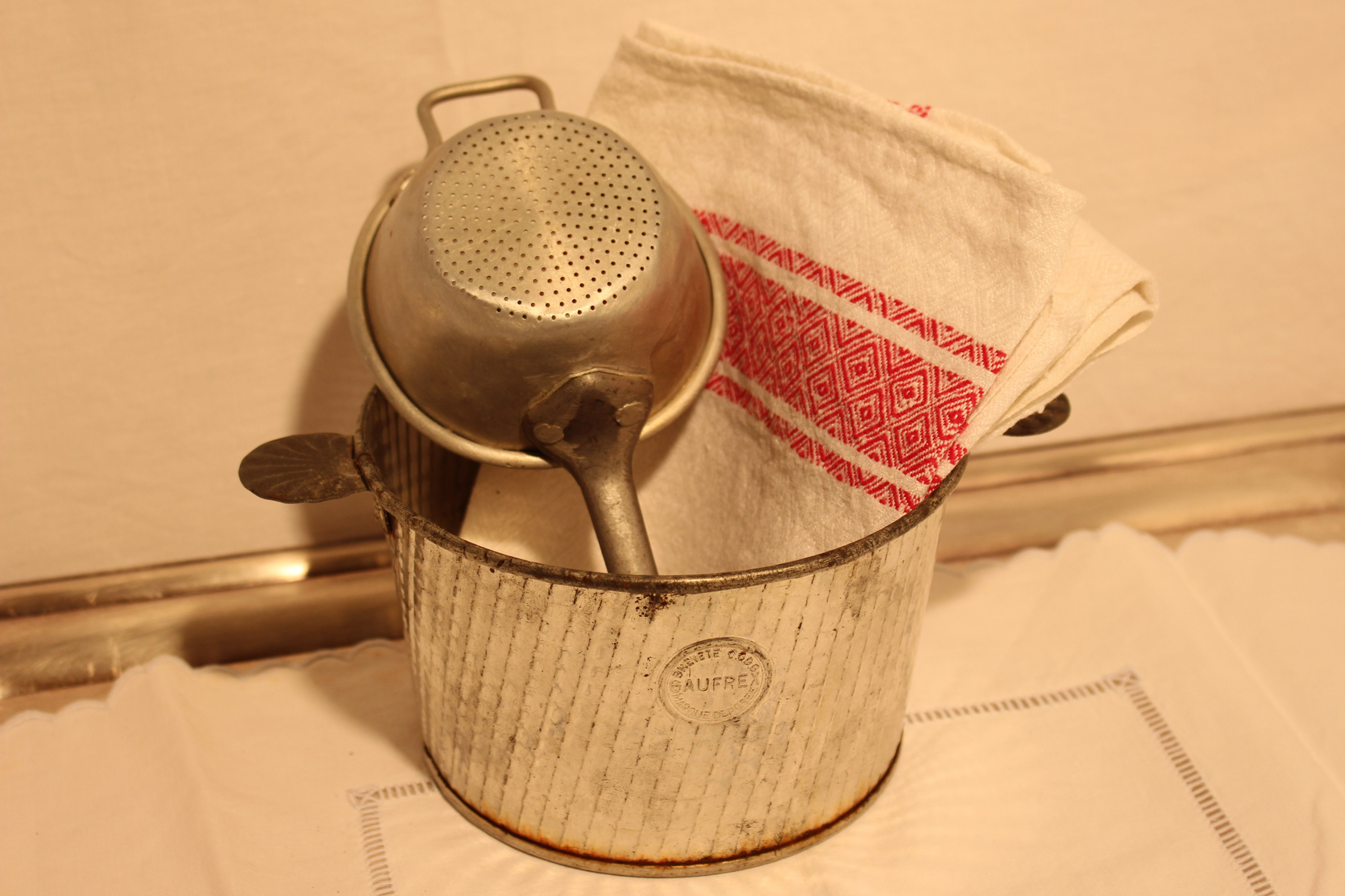 Moule à charlotte ancien en aluminium