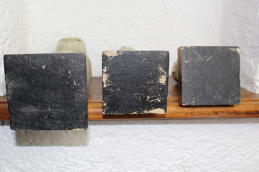 Miniature : Trio de bustes en bois