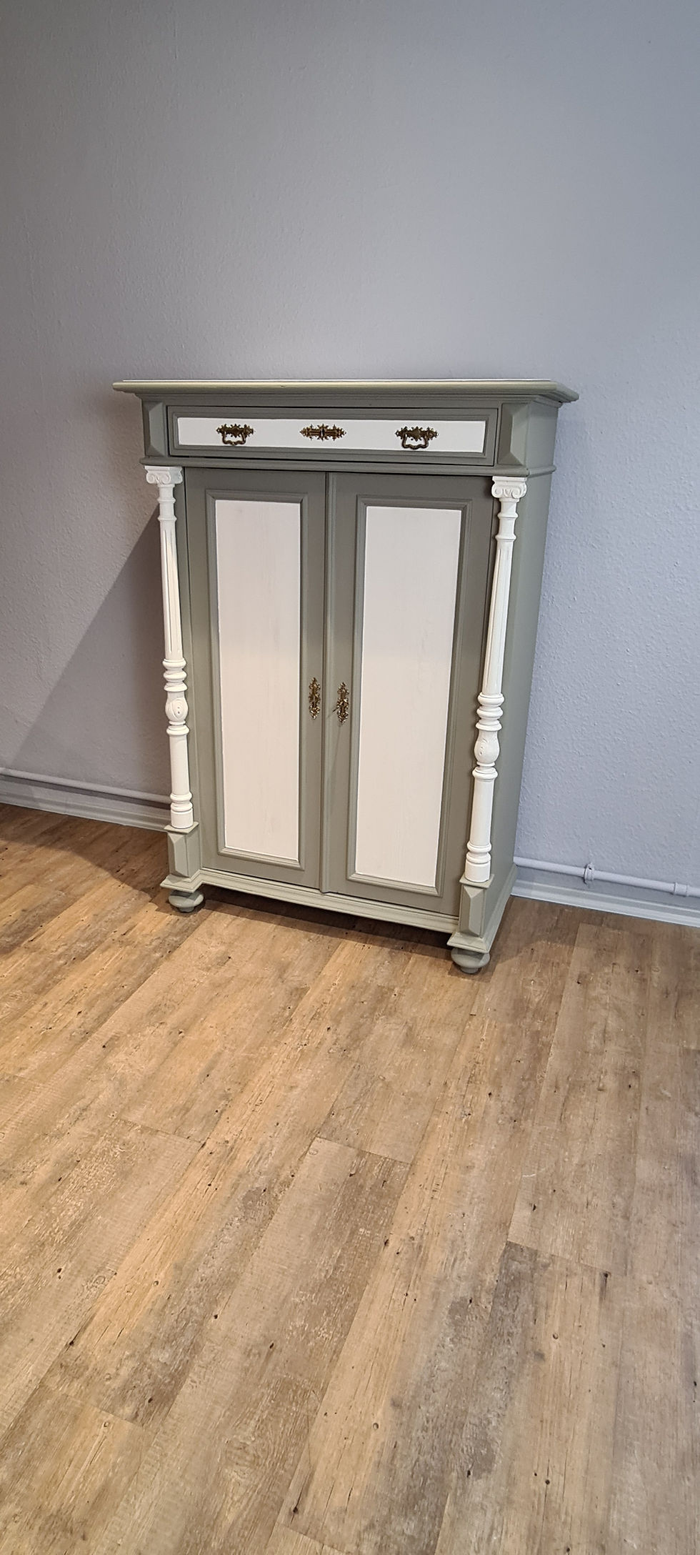 Miniaturbild: Vertiko - Gründerzeit | Spanish grey