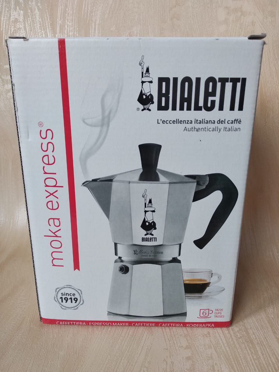 Миниатюра: Гейзерная кофеварка Bialetti Moka Express 6 порций
