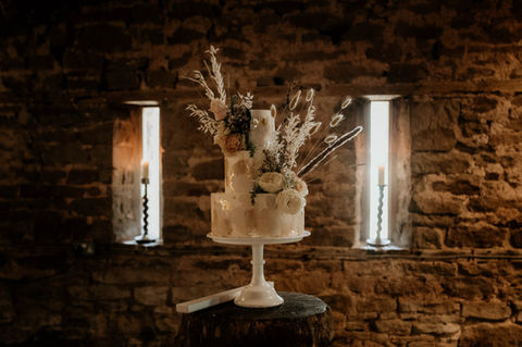 Rustic wedding cake 