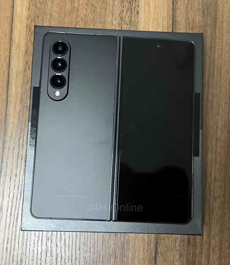 Thumbnail: Samsung Galaxy Z Fold 4 5G 7.6" AMOLED 12GB RAM 256GB ROM NFC 99%New Phone