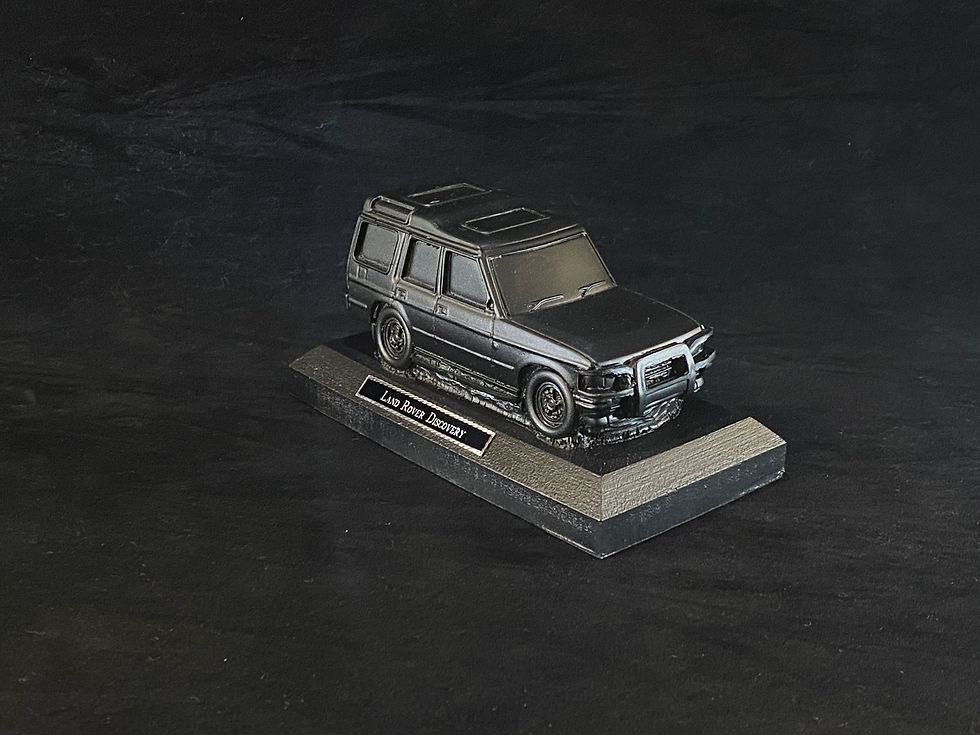 Land Rover Discovery statue