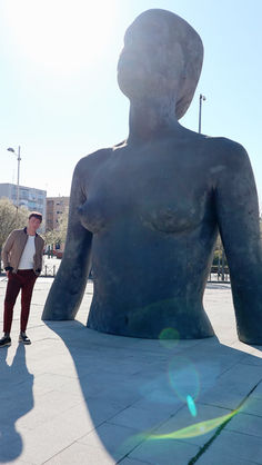 LA GIGANTESCA “MUJER DE COSLADA” DE ANTONIO LÓPEZ