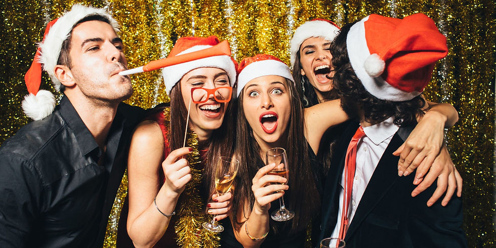 Vestir elegante en una cena de Navidad de la empresa