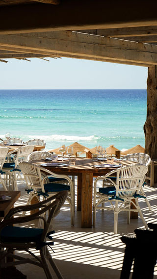 AGOSTO EN EL HOTEL RESTAURANTE HANNAH FORMENTERA, LA ETERNA SOBREMESA EN EL MES MÁS LENTO DEL AÑO