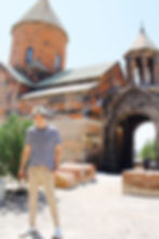 the trendy man en Khor Virap en Armenia