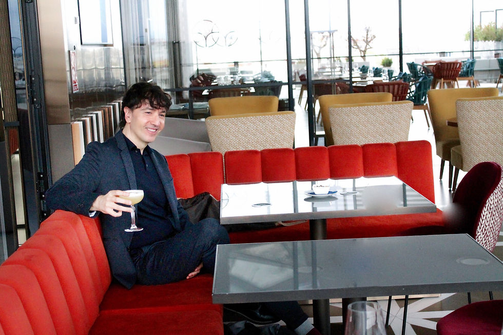 The Trendy Man en la terraza del Gingko Sky bar
