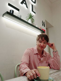 LA FIEBRE DEL CÚRCUMA LATTE, LA BEBIDA DORADA QUE CONQUISTA LAS MAÑANAS