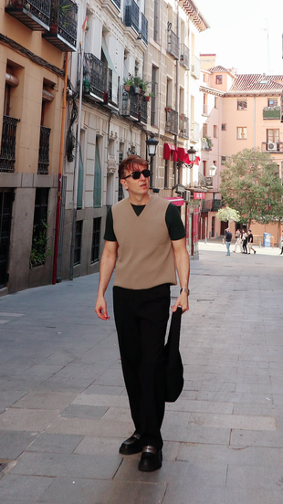 UN BOLSO A LA ÚLTIMA SE HA VUELTO PIEZA CLAVE EN LA MODA MASCULINA