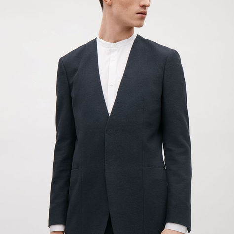 ¿TRAJE SIN CORBATA? EL SECRETO ESTÁ EN LA CAMISA