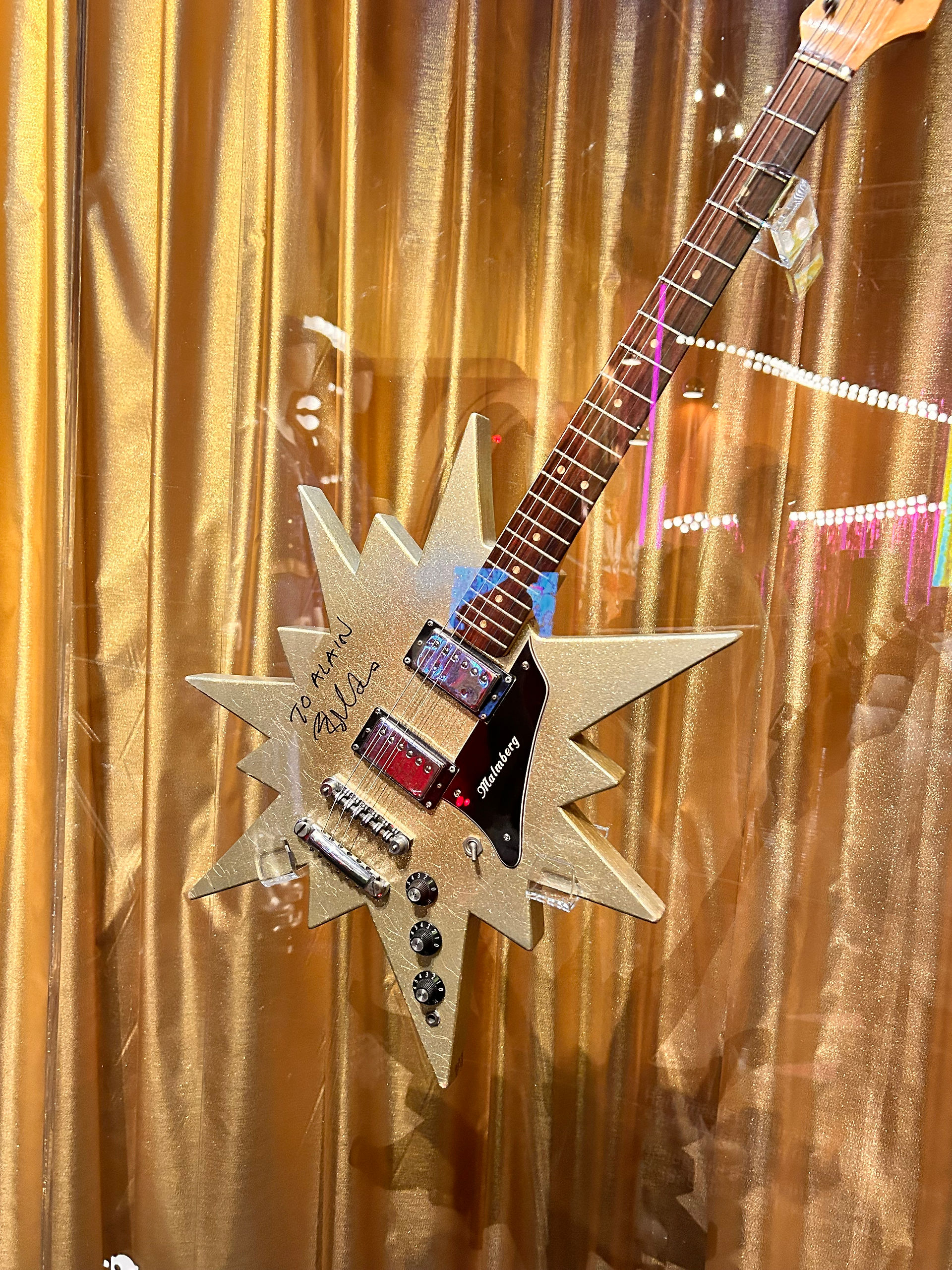 Guitarra original del grupo ABBA cuando ganaron Eurovision