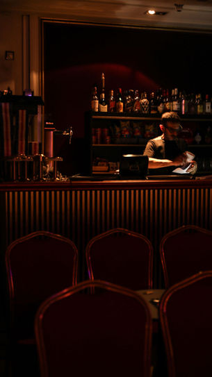 EL NUEVO REFUGIO NOCTURNO DE LA GRAN VÍA MADRILEÑA, UNA NOCHE EN EL PIANO BAR SOFÍA