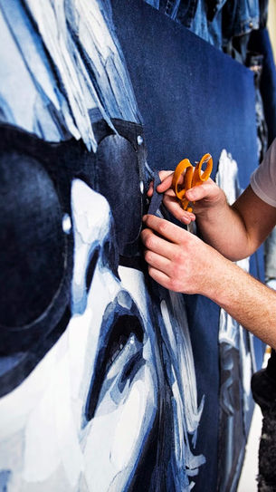 ARTE CREADO CON PRENDAS VAQUERAS