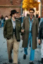 Hombres con cortes de pelo invernales