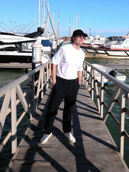 QUÉ CAMISETA BLANCA PONERTE PARA IR A LA ÚLTIMA