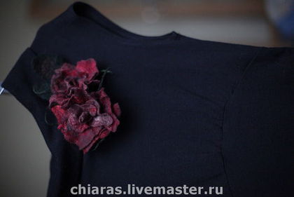 BROOCH 'Belated Flowers'.