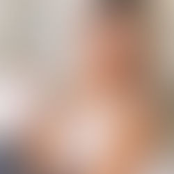 Esthetician, Elora Monique, using X|Visage Cosmetics eyeshadow palette