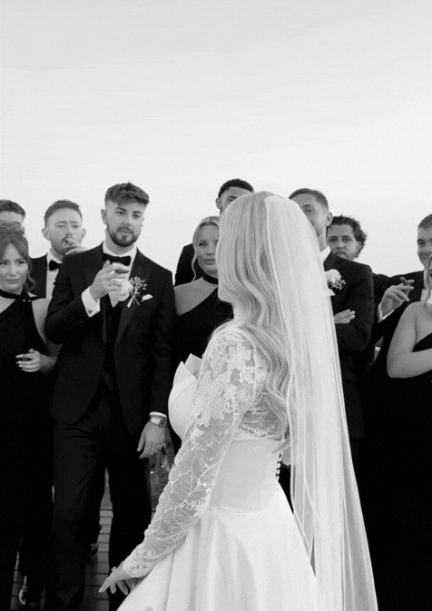 Bridal prep session in Portugal with bride and bridesmaids