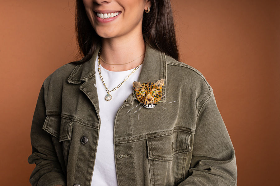 jaguar-dorado-chaqueta.jpg