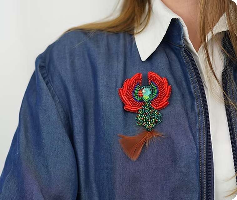 Camisa blanca con camisa de denim y dos paolines