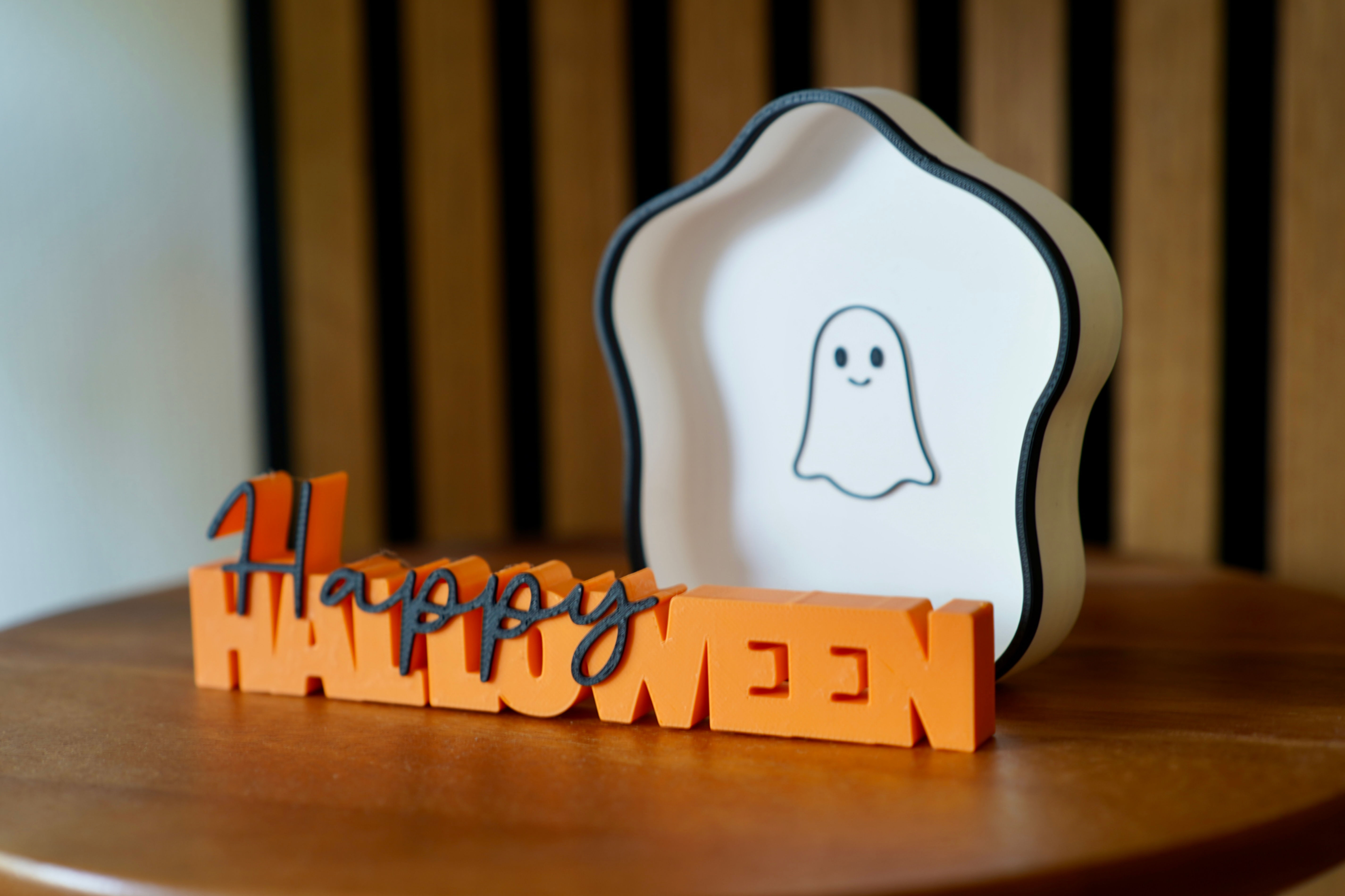 Happy Halloween – woordbeeld met spookjes schaaltje
