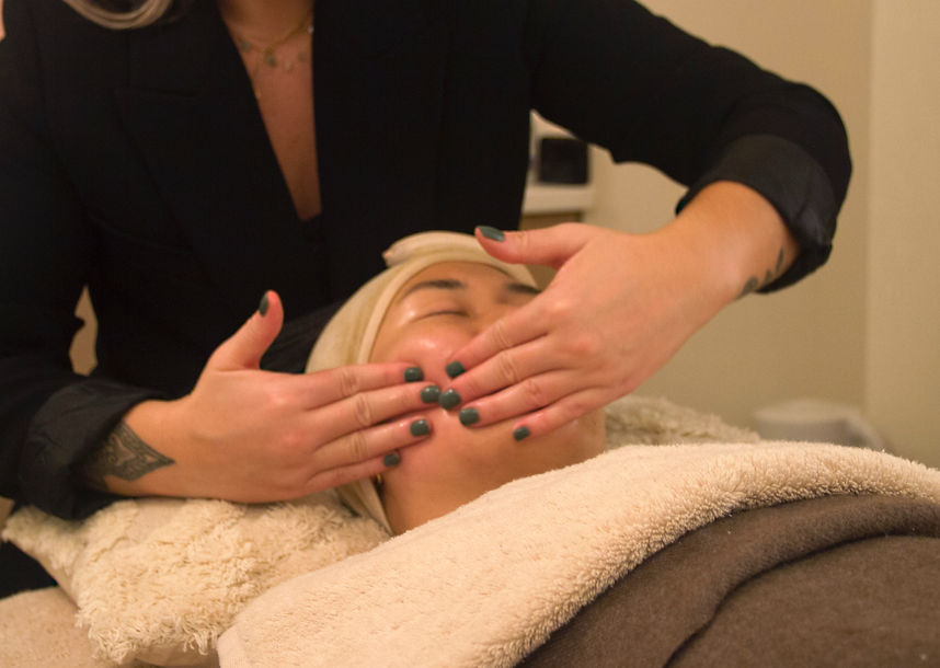 Soins et massages facialiste