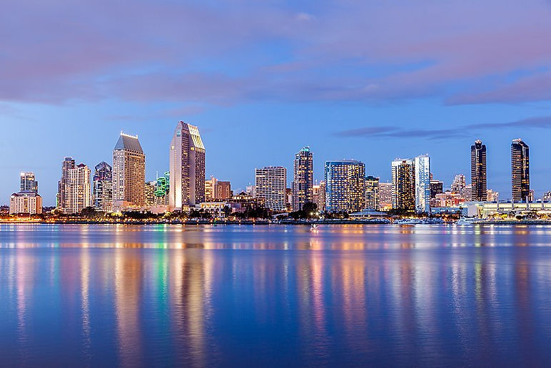 San_Diego_skyline_at_dusk_from_Coronado_2015.jpg