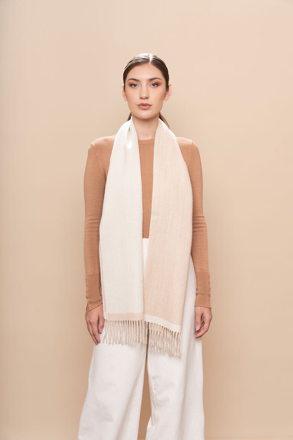 Thumbnail: Undyed reversible scarf - "Urpi"