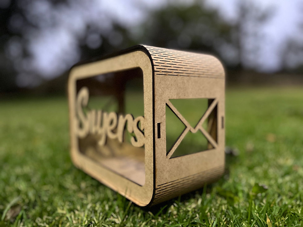 Thumbnail: Wedding post box / Trou posbus