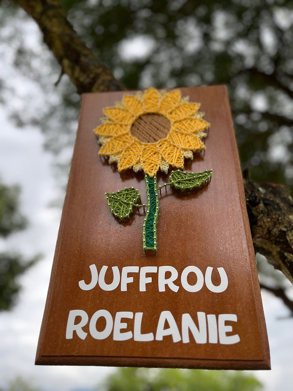 Thumbnail: Sunflower in string art + vinyl sticker wording