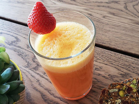 Suco de pêssego, morango e tangerina para fortalecer o sistema imunológico