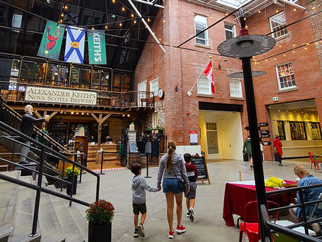 Uma tradicional feijoada brasileira no histórico Halifax Brewery Farmers Market