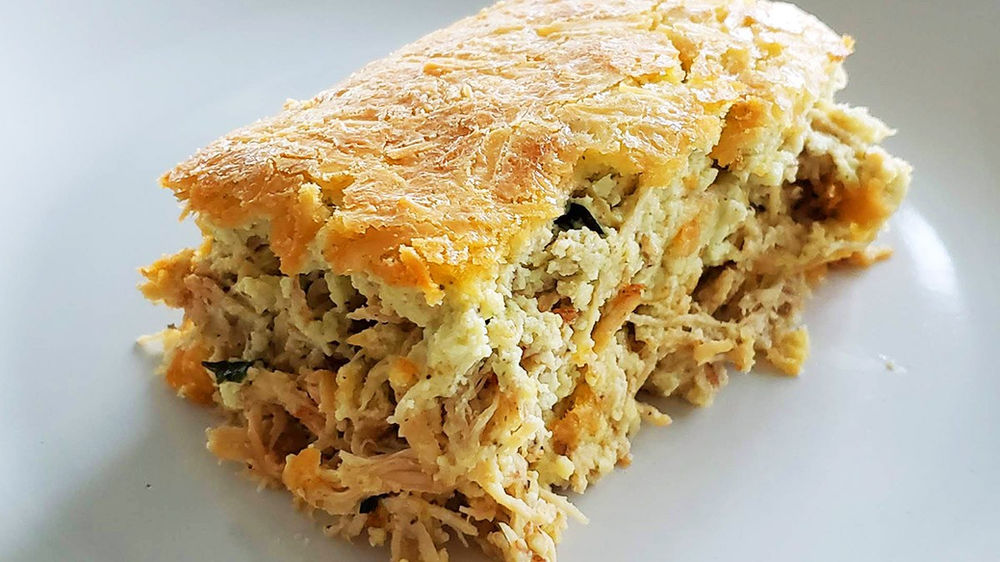 Torta low-carb de frango feita no liquidificador. Fácil e saudável