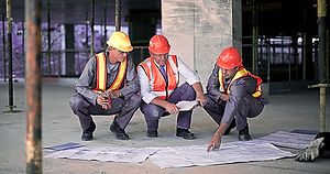 Homens trabalhando na Dax Engenharia