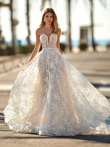 vestido de novia corte en A con encaje moderno