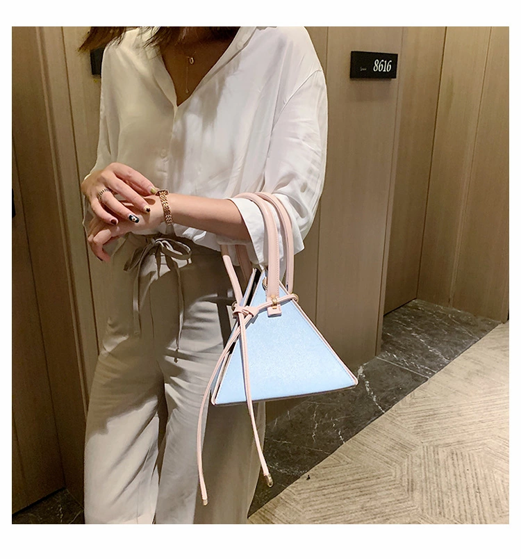 SAC A MAIN A BANDOULIÈRE COULEUR DU CIEL